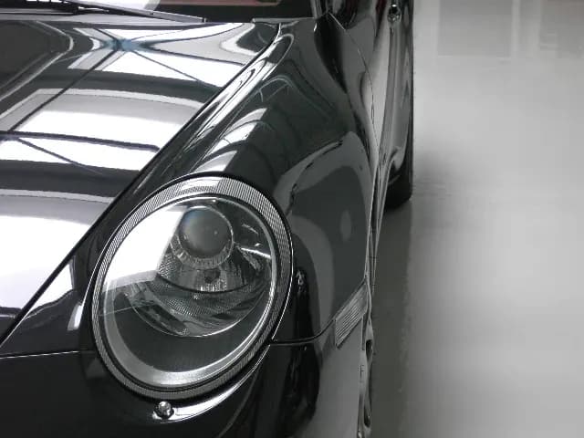 Porsche in der Colortronix-Halle nach der Lackaufbereitung